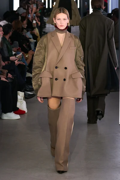 Look 28